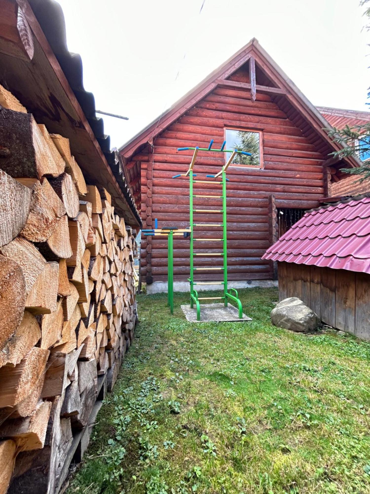 Guest House Kaspiy Bukovel Eksteriør billede